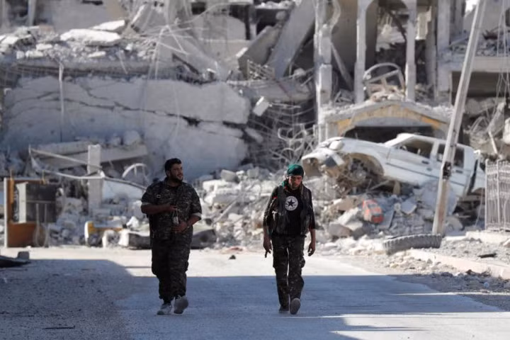 canh tan khoc dang so vi bom dan o raqqa trong cuoc chien chong is