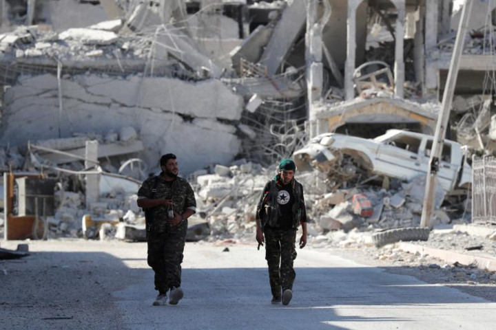 canh tan khoc dang so vi bom dan o raqqa trong cuoc chien chong is