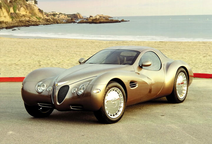 Chrysler Atlantic (1995): Vào thời điểm đó, Chrysler đã tung ra những chiếc sedan nền tảng LH với thiết kế cab-forward. Nó mang hình dáng của một chiếc coupe thanh lịch, gợi nhớ tới những chiếc Bugatti Atlantique cổ điển những năm 1930. Xe sử dụng động cơ V8 360 mã lực và chỉ được sử dụng cho mục đích tiếp thị. 10 ban concept xe hoi an tuong nhat moi thoi dai