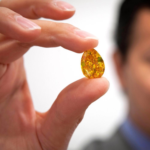 can canh nhung vien kim cuong va da quy dat nhat the gioi