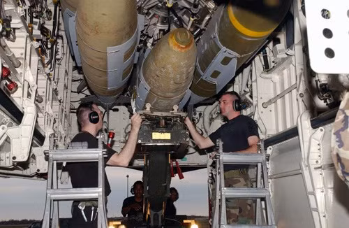 ben trong bieu tuong chien tranh cua nuoc my