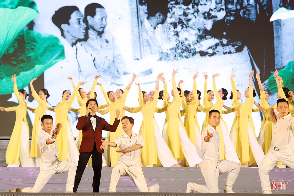 Lời Người vọng mãi núi Hồng sông La