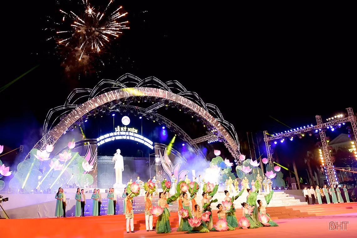 Lời Người vọng mãi núi Hồng sông La