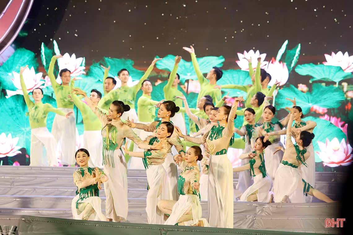 Lời Người vọng mãi núi Hồng sông La