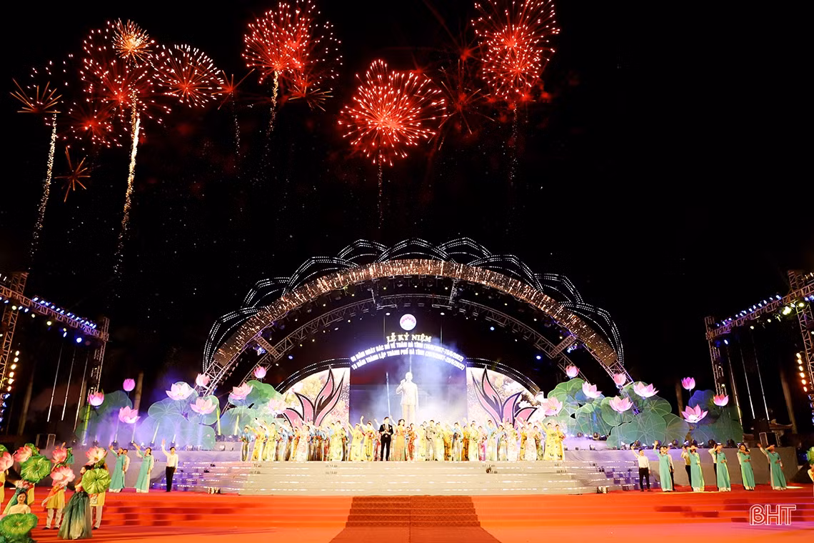 Lời Người vọng mãi núi Hồng sông La