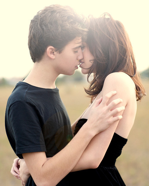 dung yeu lai nguoi cu gay sot cong dong mang