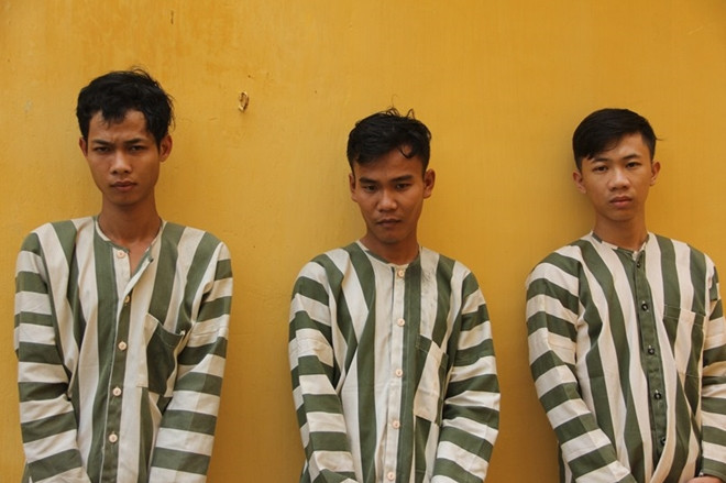 Các đối tượng tại cơ quan Công an hang loat nguoi sap bay my nhan ke cua bang nhom lua dao