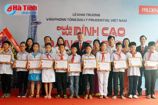 prudential khai truong van phong tong dai ly tieu chuan moi tai ha tinh