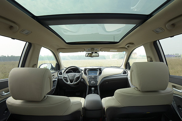 Nội thất Hyundai Santa Fe 2016 hyundai santa fe tucson va elantra dong loat giam gia 30 trieu