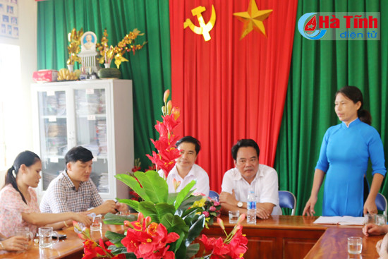 hon 1 000 hoc sinh ky ha khong du ngay khai giang do phu huynh ngan cam