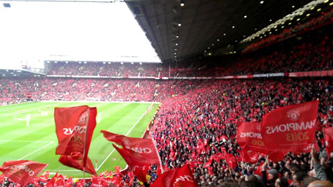 ve cho den tran derby manchester tang chong mat