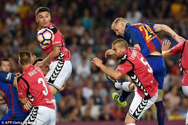 suarez messi du bi barcelona thua soc doi bong moi len hang ngay tren san nha