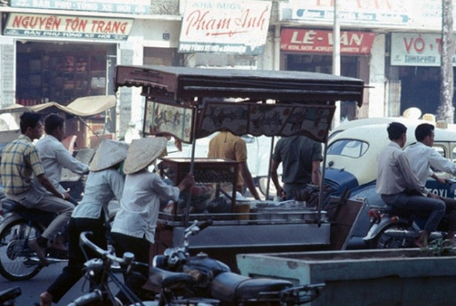 kham pha sai gon truoc 1975 qua van hoa am thuc duong pho