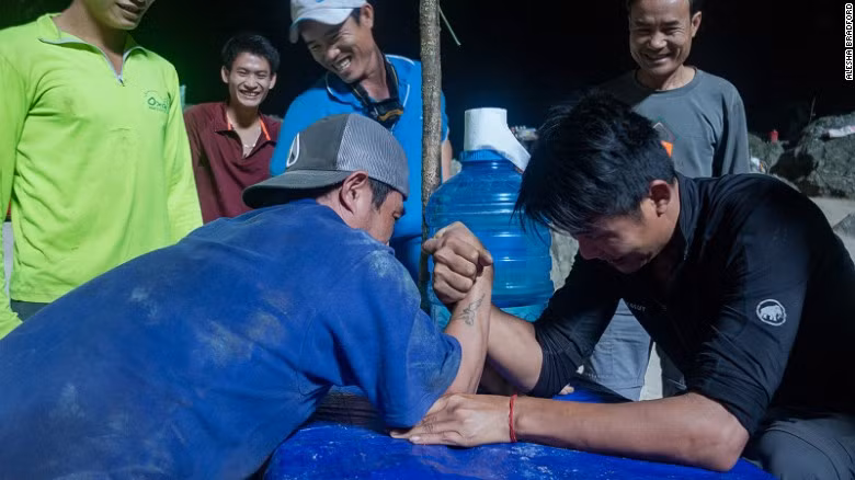 kham pha son doong voi phong vien kenh truyen hinh my cnn