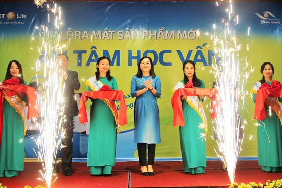 bao viet nhan tho ra mat san pham an tam hoc van