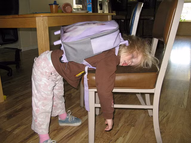 anh hai huoc ve su doi lap cua phu huynh va hoc sinh trong ngay dau di hoc