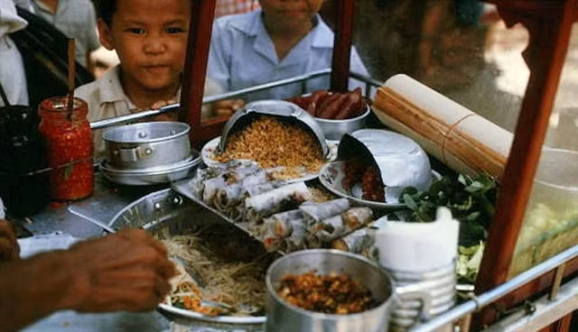 kham pha sai gon truoc 1975 qua van hoa am thuc duong pho
