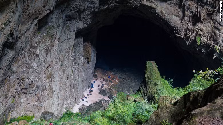 kham pha son doong voi phong vien kenh truyen hinh my cnn