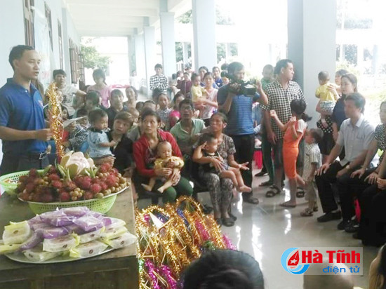 trao qua trung thu cho tre em dang dieu tri tai bvdk ky anh