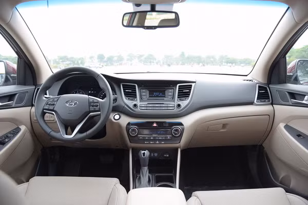 hyundai santa fe tucson va elantra dong loat giam gia 30 trieu