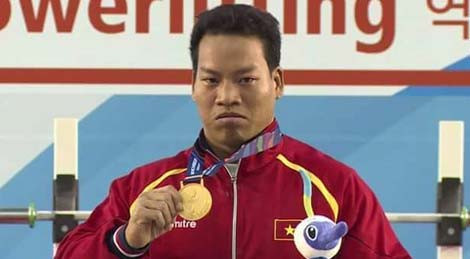 cuoc doi dam nuoc mat va chuyen tinh dep nhu co tich cua nha vo dich