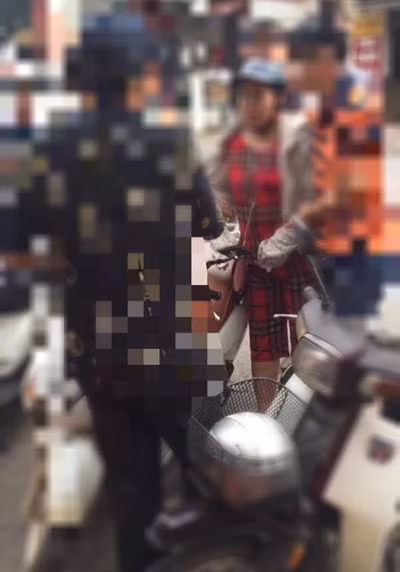 nguoi phu nu bi bat tai quan pho cung bao tai chua 14 banh heroin