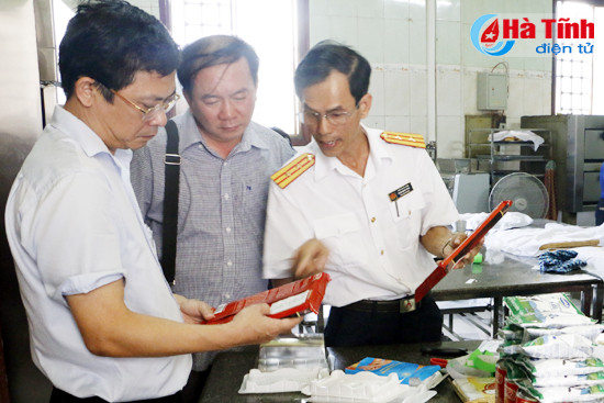 phat hien hang tram chai heniken chanh leo sting het han su dung
