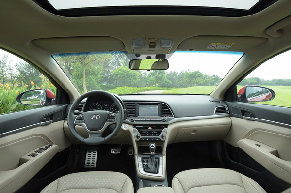 Nội thất Hyundai Elantra 2016 hyundai santa fe tucson va elantra dong loat giam gia 30 trieu