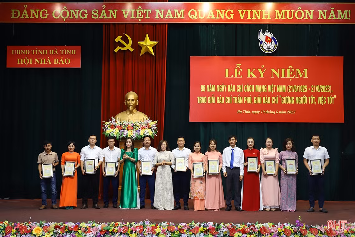 Kỷ niệm 98 năm Ngày Báo chí cách mạng Việt Nam và trao Giải Báo chí Trần Phú