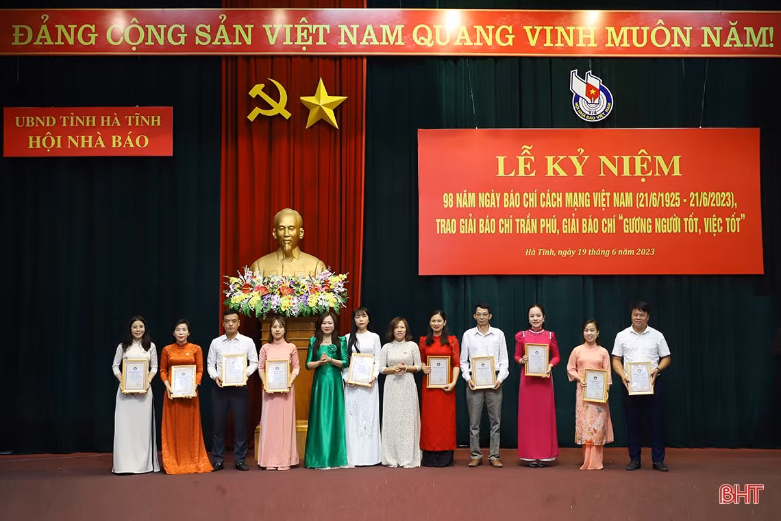 Kỷ niệm 98 năm Ngày Báo chí cách mạng Việt Nam và trao Giải Báo chí Trần Phú