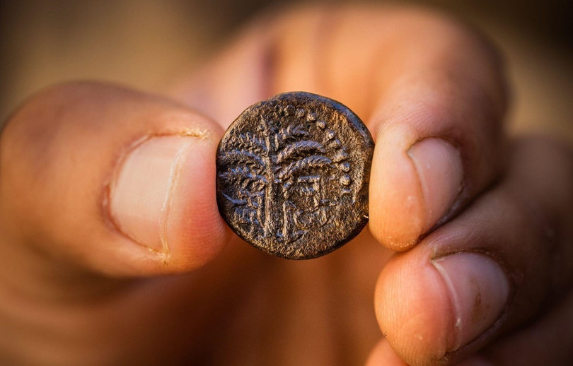 Israel phát hiện đồng tiền cổ bằng đồng 1.900 năm tuổi tại Jerusalem