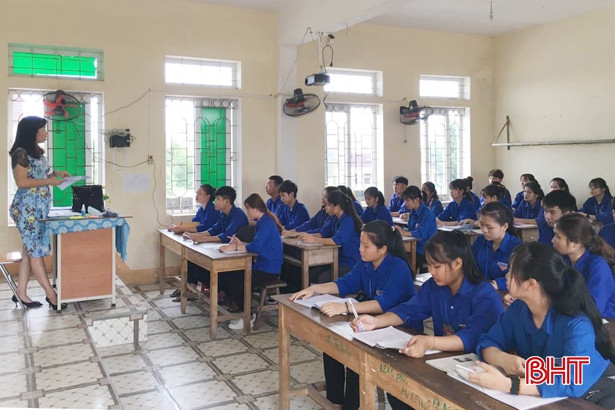 Học sinh Hà Tĩnh trở lại học 2 buổi/ngày