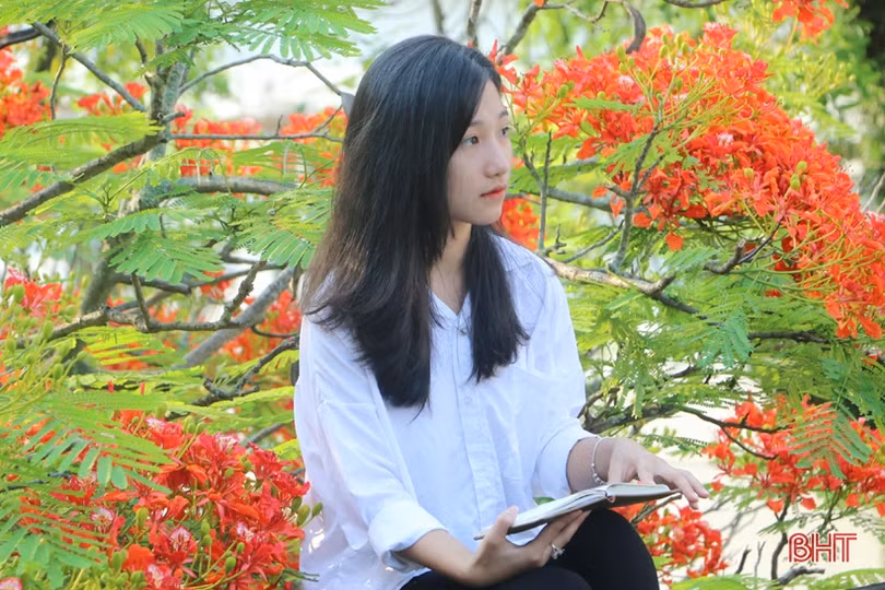 Tuổi học trò xao xuyến mùa phượng đỏ