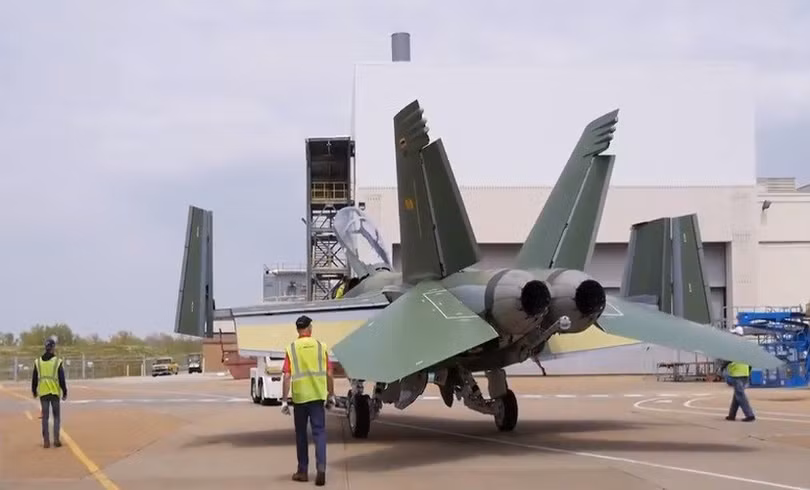 Mỹ ra mắt “siêu ong bắp cày” đủ sức đối đầu với Su-57 Nga?
