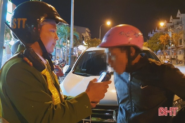 Công an Hà Tĩnh ra quân tổng kiểm soát phương tiện giao thông cơ giới đường bộ