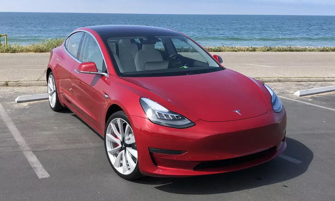 Định cướp ôtô nhưng bị tài xế nhốt trong xe