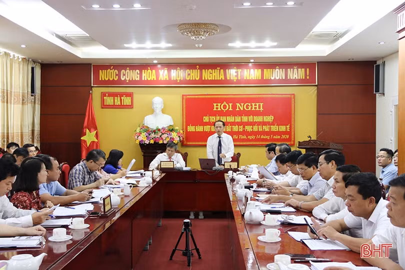 Lãnh đạo các ngành làm rõ những băn khoăn, vướng mắc của doanh nghiệp Hà Tĩnh