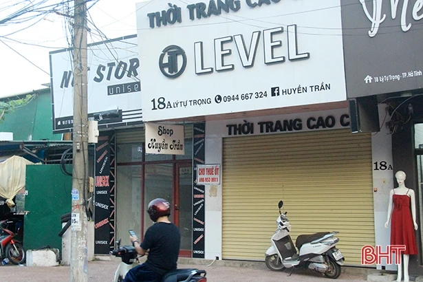 Kinh doanh ế ẩm, nhiều cửa hàng phố thời trang ở Hà Tĩnh treo biển cho thuê 