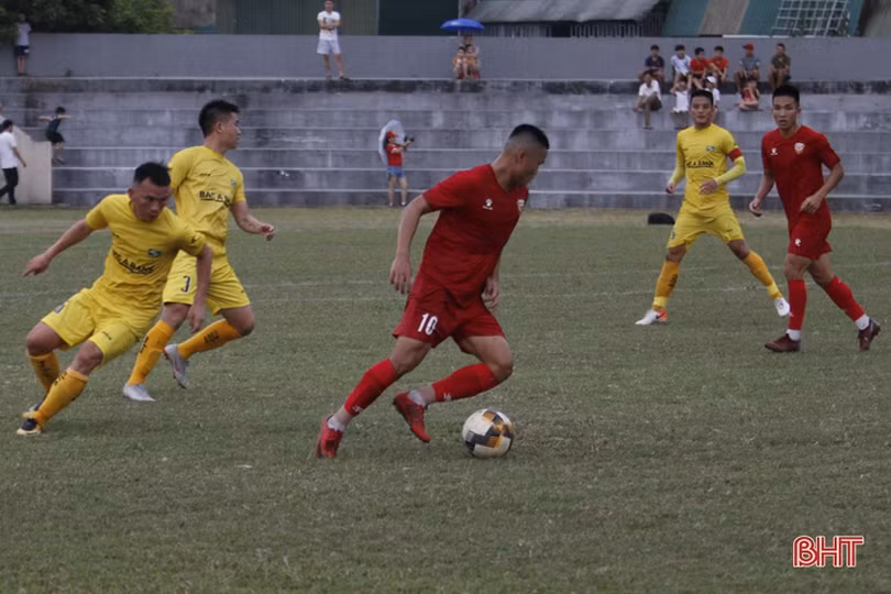Hồng Lĩnh Hà Tĩnh thua 2-3 trong trận giao hữu với Sông Lam Nghệ An