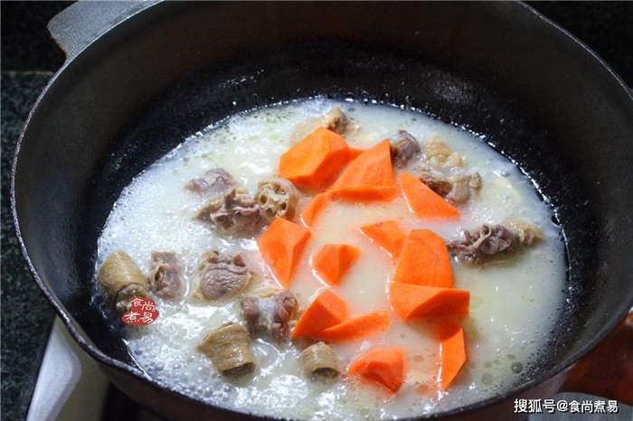 Tuyệt chiêu làm đùi vịt hầm khoai tây đơn giản, đậm đà thơm phức