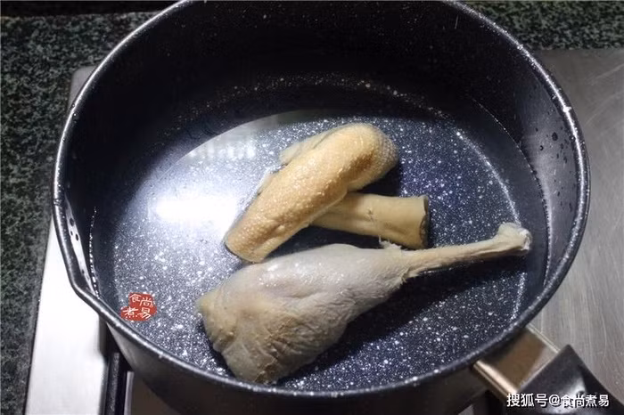Tuyệt chiêu làm đùi vịt hầm khoai tây đơn giản, đậm đà thơm phức