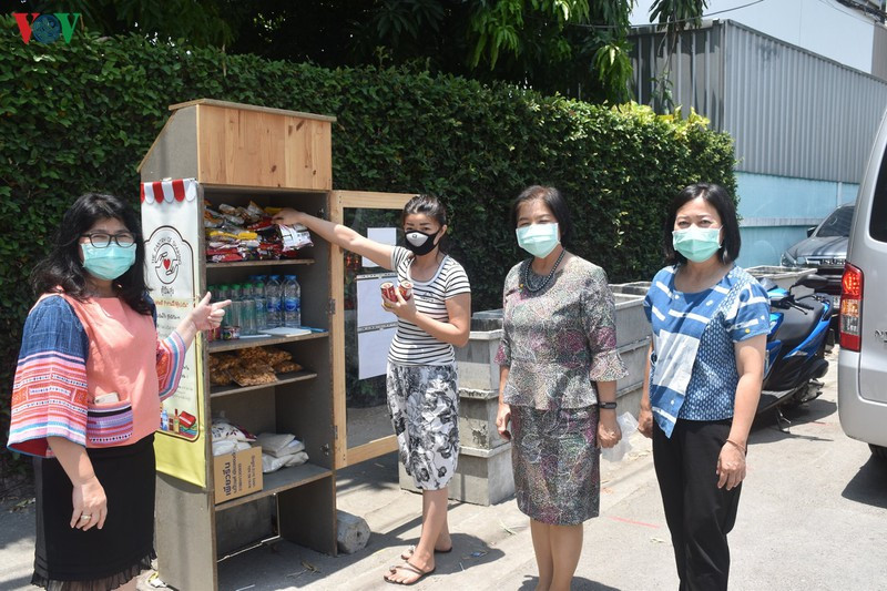 Mô hình tủ ăn từ thiện hỗ trợ Covid-19 lan rộng tại Thái Lan