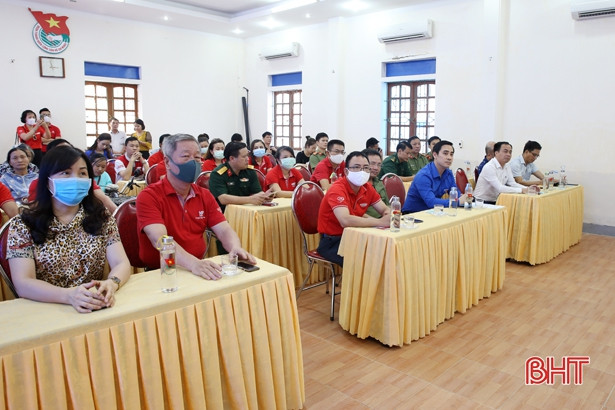 Hỗ trợ 300 triệu đồng cho người dân có hoàn cảnh khó khăn ở Hà Tĩnh