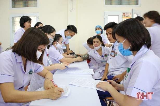 “Blouse trắng vì người bệnh cần máu” - BVĐK Hà Tĩnh thu về 110 đơn vị máu