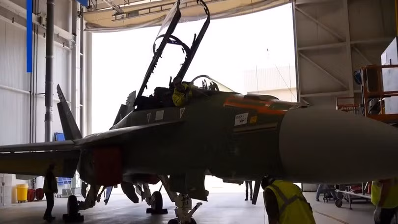 Mỹ ra mắt “siêu ong bắp cày” đủ sức đối đầu với Su-57 Nga?