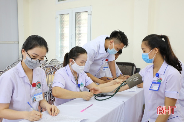 “Blouse trắng vì người bệnh cần máu” - BVĐK Hà Tĩnh thu về 110 đơn vị máu