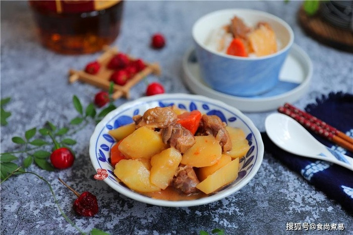 Tuyệt chiêu làm đùi vịt hầm khoai tây đơn giản, đậm đà thơm phức