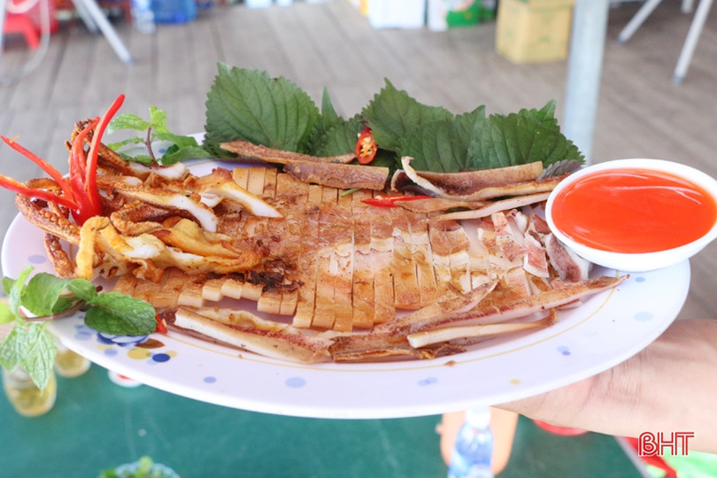 Đặc sản mực một nắng Hà Tĩnh làm “xiêu” lòng khách