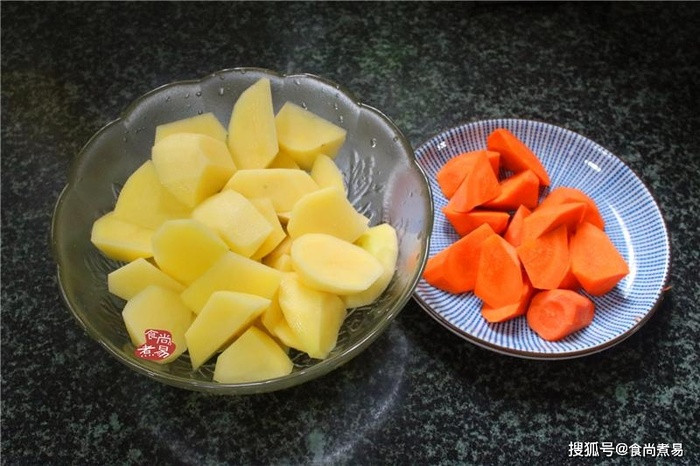 Tuyệt chiêu làm đùi vịt hầm khoai tây đơn giản, đậm đà thơm phức