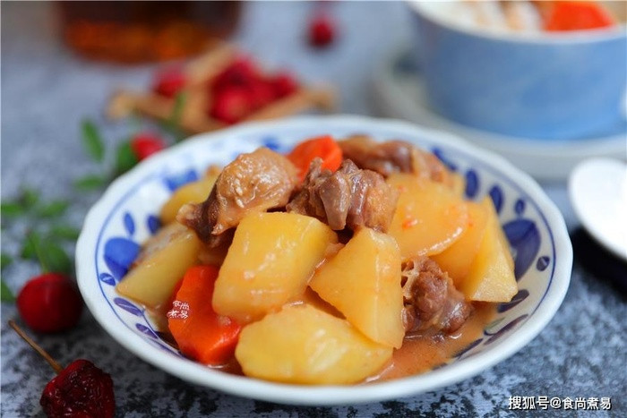 Tuyệt chiêu làm đùi vịt hầm khoai tây đơn giản, đậm đà thơm phức